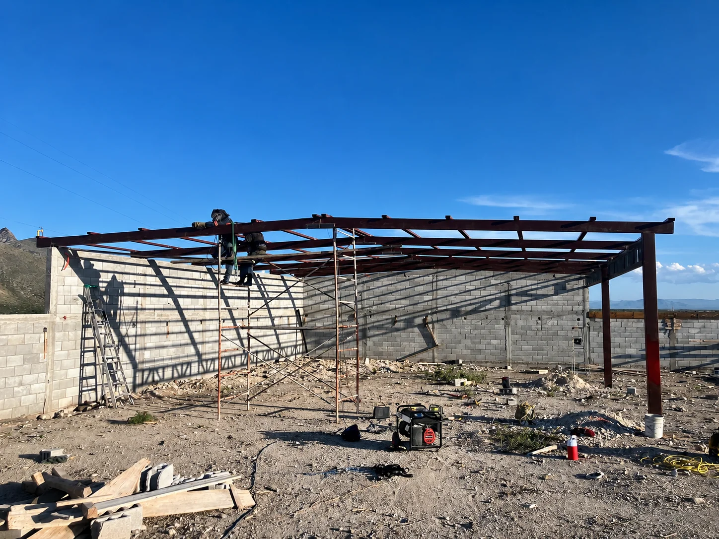 Estructura metálica para nave industrial de 13x15 m en Monterrey — EMET